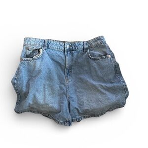 🛍️PrettyLittleThing🛍️MID BLUE WASH DENIM SHORTS